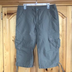 Ladies nylon North Face hiking capri’s.